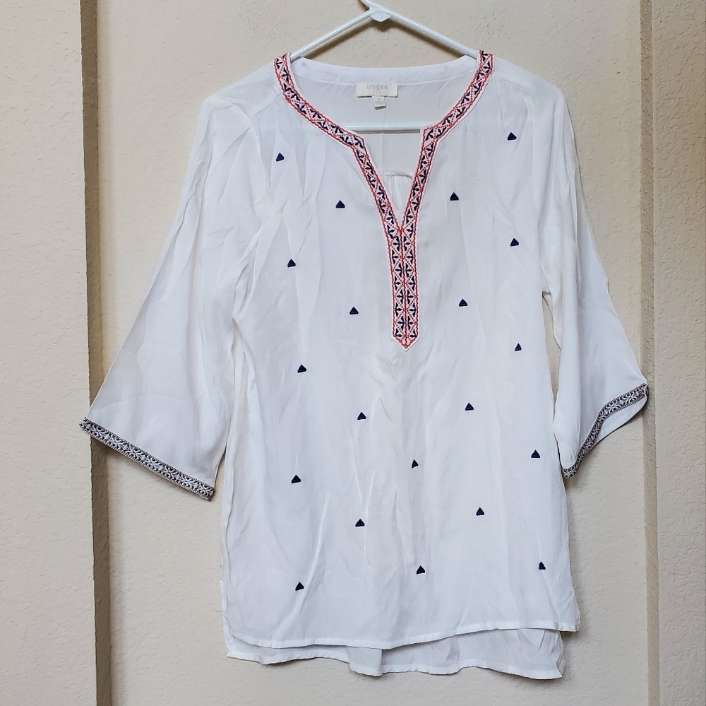 Umgee Textured 3/4 Sleeve with Embroidery.  Size Small